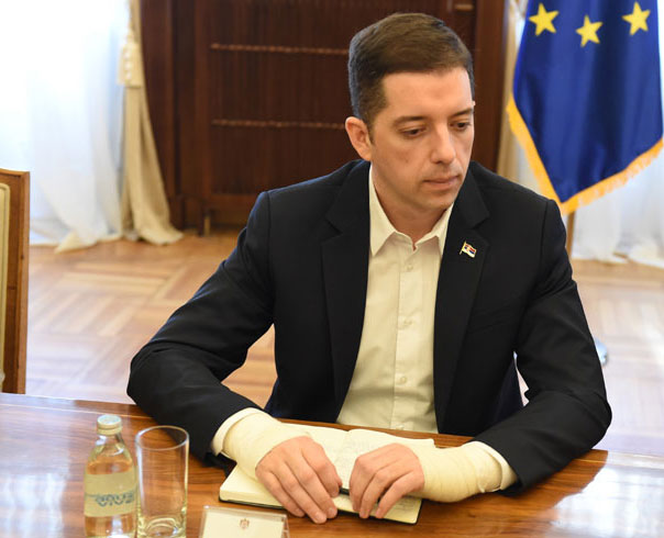 ПОГЛЕДАЈТЕ: Прве фотографије Ђурића после напада на Космету (ФОТО)